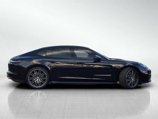 2022 Porsche Panamera 4