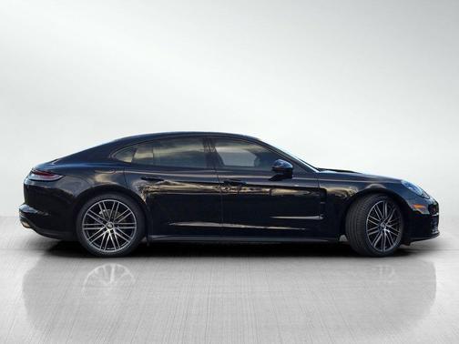 2022 Porsche Panamera 4