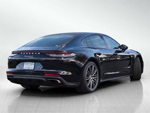 2022 Porsche Panamera 4