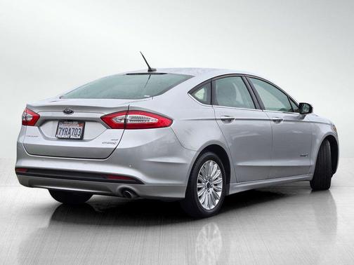 INGOT SILVER METALLIC 2016 Ford Fusion Hybrid SE