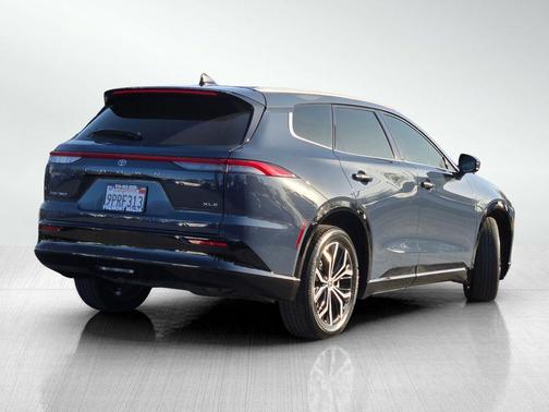 2025 Toyota Crown Signia XLE