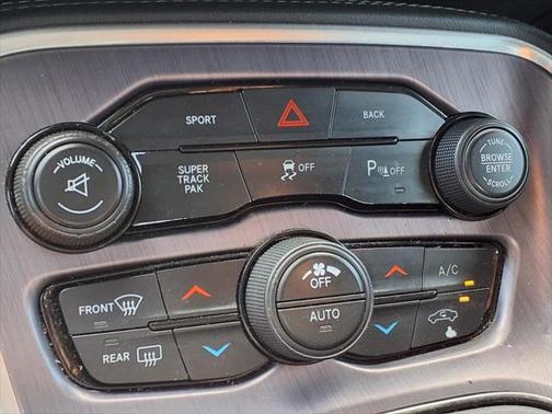 2015 Dodge Challenger SXT