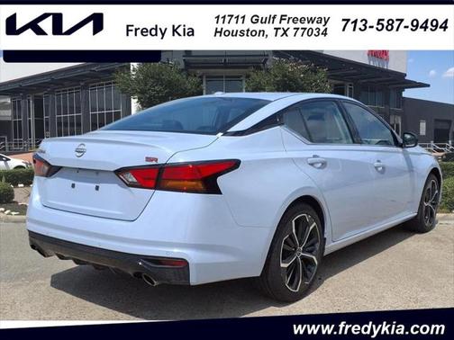 2023 Nissan Altima SR FWD