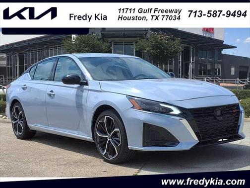 2023 Nissan Altima SR FWD