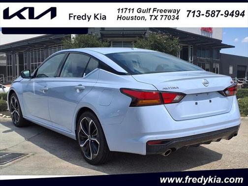 2023 Nissan Altima SR FWD