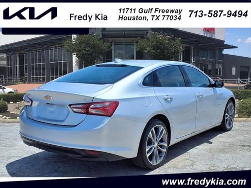 2022 Chevrolet Malibu FWD LT