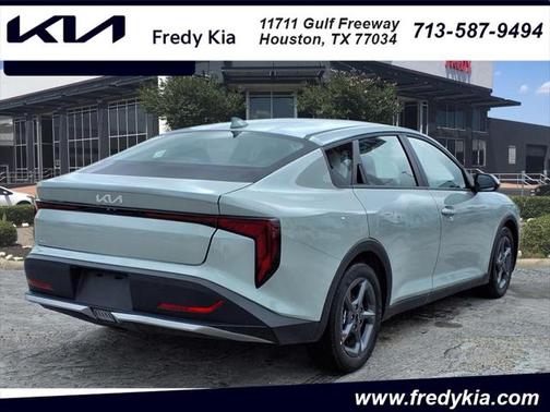 2025 Kia K4 LXS
