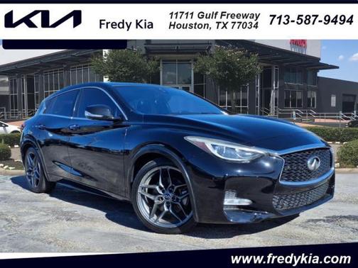 2017 INFINITI QX30 Sport