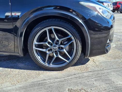 2017 INFINITI QX30 Sport