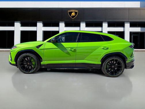 2021 Lamborghini Urus Pearl Capsule