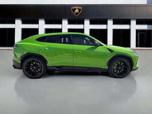 2021 Lamborghini Urus Pearl Capsule