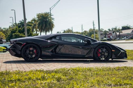 2024 Lamborghini Revuelto Base