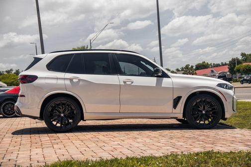 Alpine White 2024 BMW X5 M60i