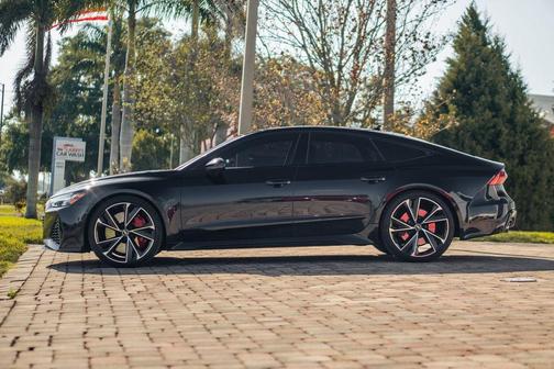 Sebring Black Crystal Effect 2022 Audi RS 7 4.0T quattro