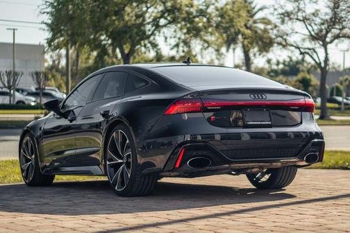 Sebring Black Crystal Effect 2022 Audi RS 7 4.0T quattro