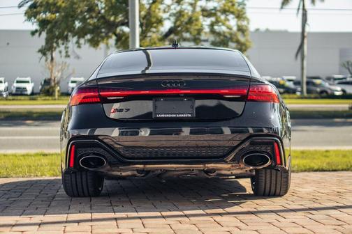 Sebring Black Crystal Effect 2022 Audi RS 7 4.0T quattro