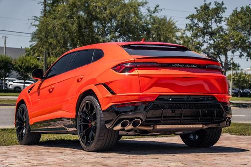 Arancio Xanto Metallic 2024 Lamborghini Urus S