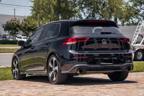 Deep Black Pearl Effect 2022 Volkswagen Golf GTI 2.0T Autobahn