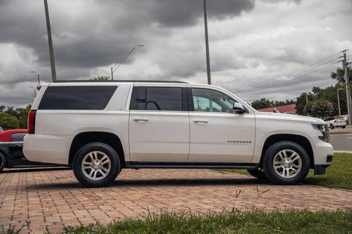 Summit White 2019 Chevrolet Suburban LT