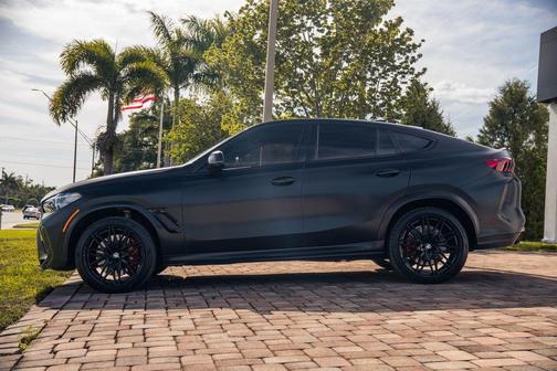Black Sapphire Metallic 2022 BMW X6 M Base