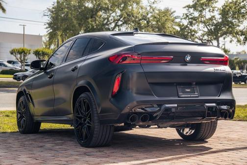 Black Sapphire Metallic 2022 BMW X6 M Base