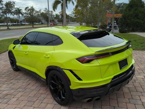 2024 Lamborghini Urus Performante