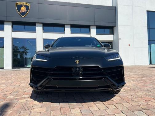 2023 Lamborghini Urus S