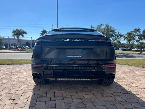 2023 Lamborghini Urus S
