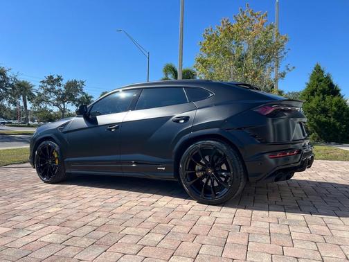 2023 Lamborghini Urus S