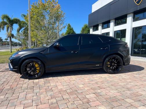 2023 Lamborghini Urus S