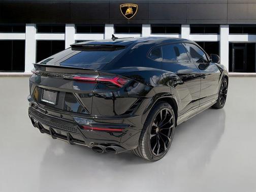 2024 Lamborghini Urus S