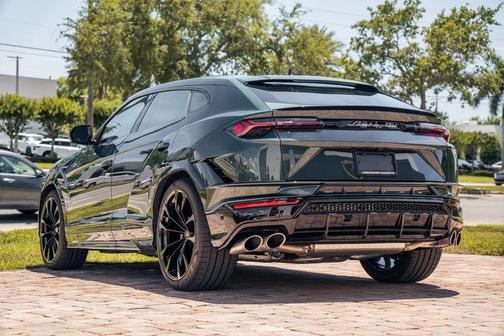 Verde 2024 Lamborghini Urus S