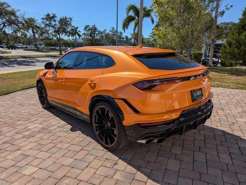 2023 Lamborghini Urus S