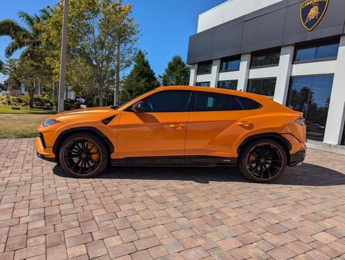 2023 Lamborghini Urus S