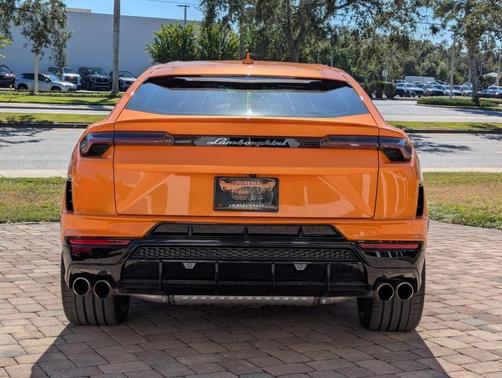 2023 Lamborghini Urus S