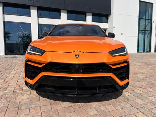 2022 Lamborghini Urus Base