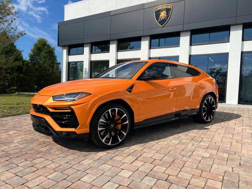 2022 Lamborghini Urus Base