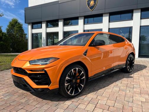 2022 Lamborghini Urus Base