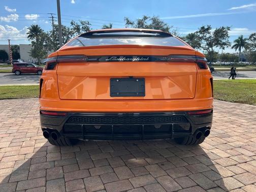 2022 Lamborghini Urus Base