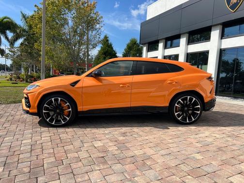 2022 Lamborghini Urus Base