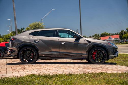 Grigio Keres Metallic 2023 Lamborghini Urus S