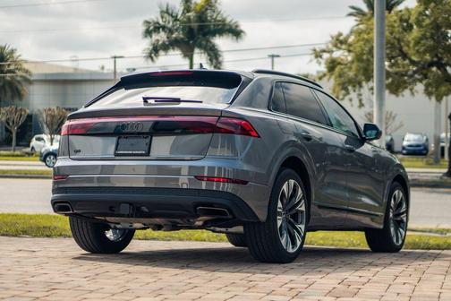 Samurai Gray Metallic 2025 Audi Q8 55 Premium