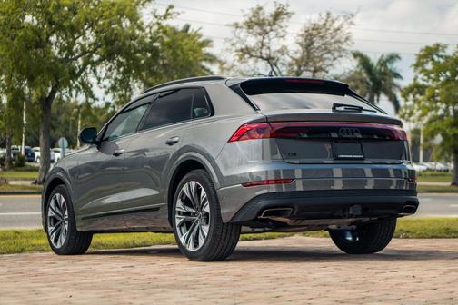 Samurai Gray Metallic 2025 Audi Q8 55 Premium