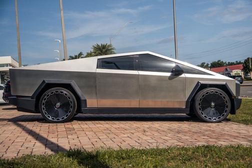 2024 Tesla Cybertruck Base
