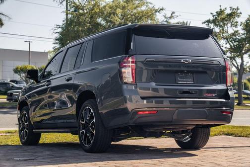 Shadow Gray Metallic 2021 Chevrolet Suburban RST