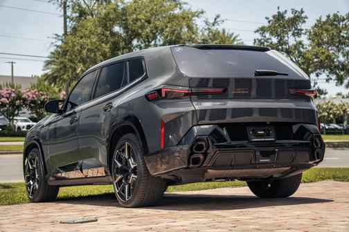 Dravit Gray Metallic 2023 BMW XM Base