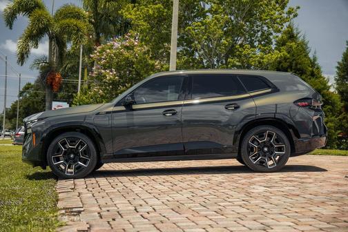 Dravit Gray Metallic 2023 BMW XM Base