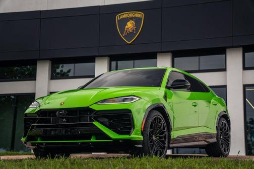 Verde Mantis Metallic 2025 Lamborghini Urus SE