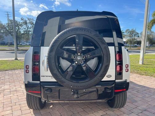 2022 Land Rover Defender 110 X-Dynamic HSE