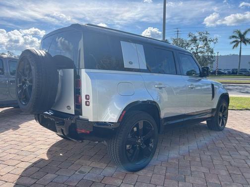 2022 Land Rover Defender 110 X-Dynamic HSE